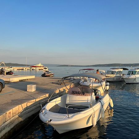 Amaizing Apartment Near Airport Kastel Stafilic Exterior photo