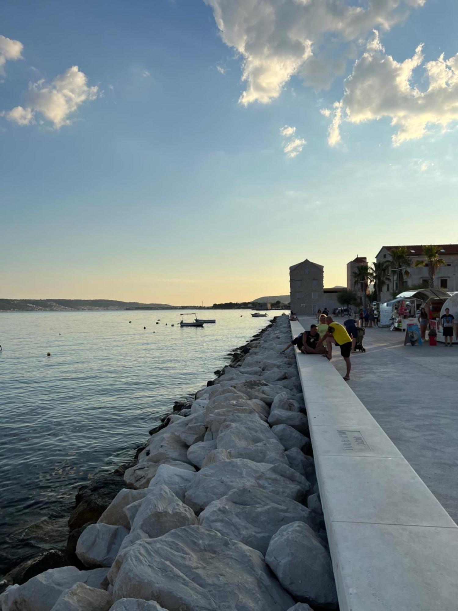 Amaizing Apartment Near Airport Kastel Stafilic Exterior photo
